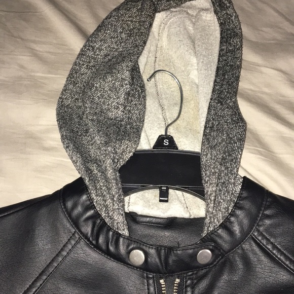 Leather jacket - Picture 2 of 3